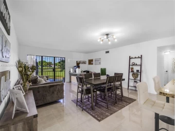 271 W Park Dr 7-7, Miami, FL 33172