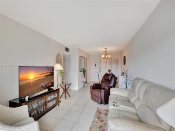 6820 W Flagler St 202, Miami, FL 33144