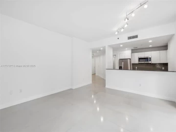 1050  Brickell Ave 3320, Miami, FL 33131