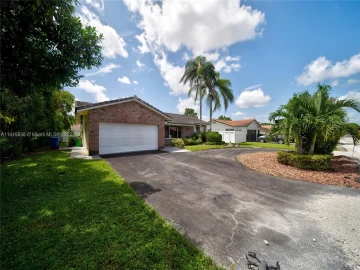 7506 NW 42nd St, Coral Springs, FL 33065