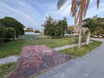 1595 NE 182nd St , North Miami Beach, FL 33162