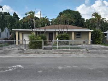 961 E 32nd St , Hialeah, FL 33013