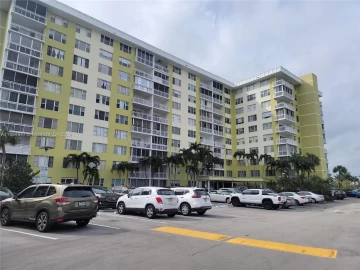 4400  Hillcrest Dr 304-A, Hollywood, FL 33021