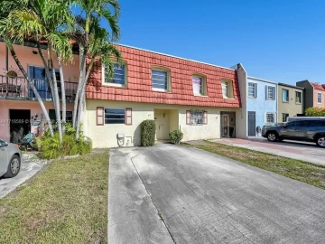 915 W 80th Place, Hialeah, FL 33014