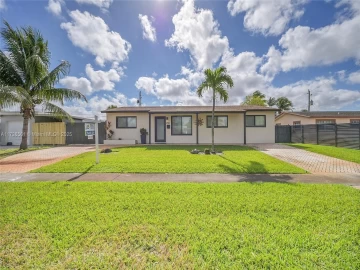 210 NW 40th St, Deerfield Beach, FL 33064