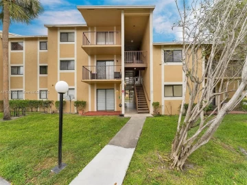 301  Palm Way 108, Pembroke Pines, FL 33025