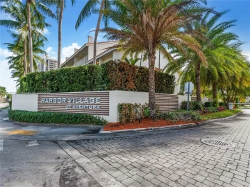 21376  Marina Cove Cir 14-C, Aventura, FL 33180