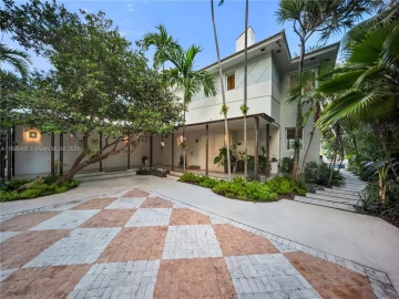 6165  Pine Tree Dr, Miami Beach, FL 33140