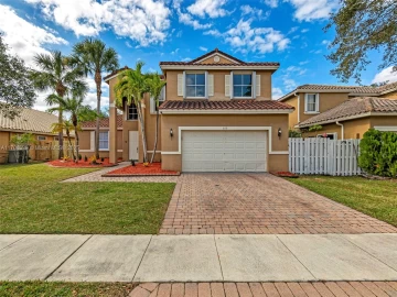 860 SW 191st Ave, Pembroke Pines, FL 33029