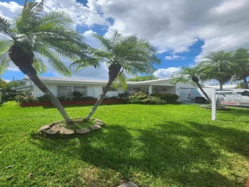 4200 NW 47th St, Tamarac, FL 33319