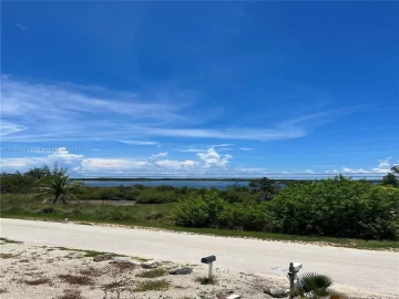 16  Shoreland Dr, Key Largo, FL 33037