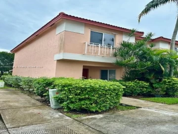 763 NW 208th Ter, Pembroke Pines, FL 33029