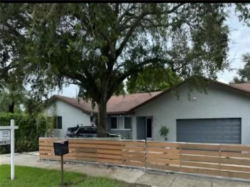 15700 NW 37th Ct , Miami Gardens, FL 33054