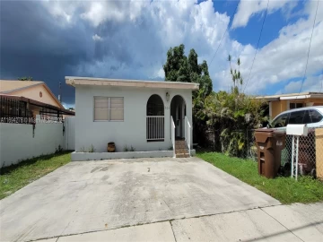 521 E 41st St , Hialeah, FL 33013