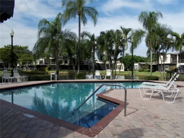 960  Mockingbird Ln 621, Plantation, FL 33324