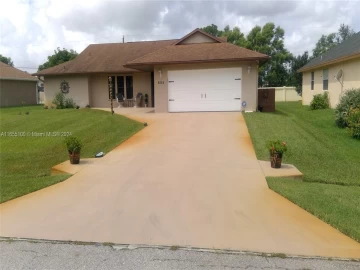 886 SE O Donnell Lane, Port St. Lucie, FL 34983