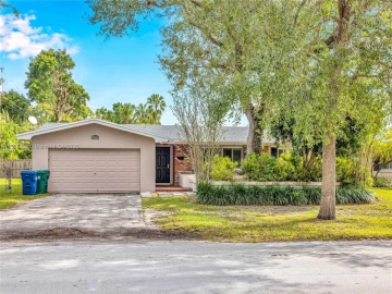 13795 SW 82nd Ave, Palmetto Bay, FL 33158