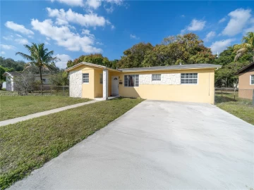 2361 NW 196th Ter, Miami Gardens, FL 33056