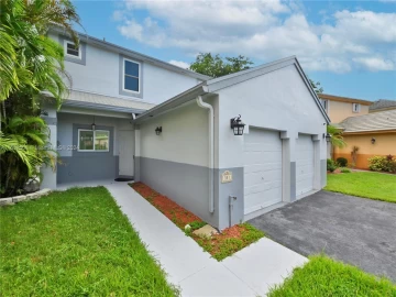 381 NW 207th Ave, Pembroke Pines, FL 33029