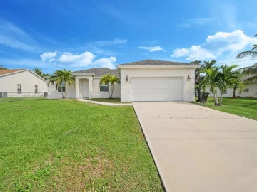 6709 NW Dorothy St, Port St. Lucie, FL 34983