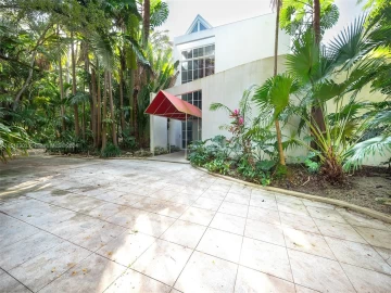 4994  Hammock Lake Dr , Coral Gables, FL 33156