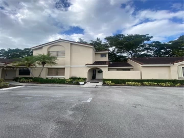 6111 NW 171st St, Hialeah, FL 33015