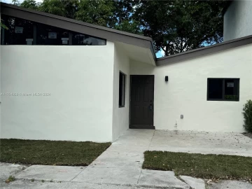 4638 NW 185 St , Miami Gardens, FL 33055