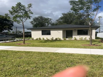 2421 NW 152nd Ter , Miami Gardens, FL 33054