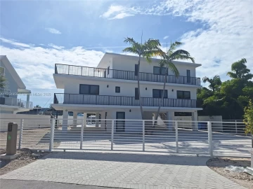 110  Harbor Dr, Plantation Key, FL 33070