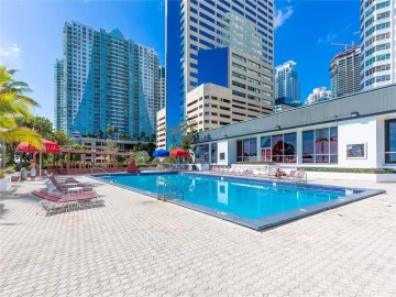 905  Brickell Bay Dr 2028, Miami, FL 33131