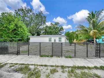 2270 NW 153rd St , Miami Gardens, FL 33054