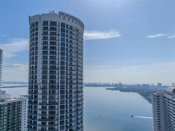 1750 N Bayshore Dr 5212, Miami, FL 33132