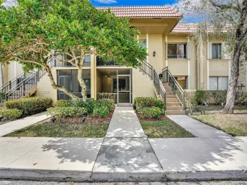 310  Lakeview Dr 105, Weston, FL 33326