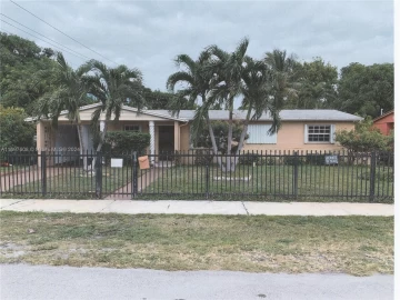 421 NW 184th Ter, Miami Gardens, FL 33169