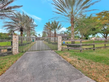 17500 SW 68th Ct, Southwest Ranches, FL 33331