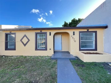 2876 NW 204th St , Miami Gardens, FL 33056