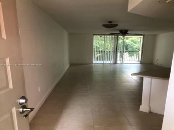 8353  Lake Dr 302, Doral, FL 33166