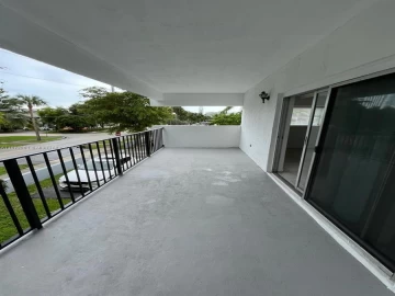 16508 NE 26th Ave 205, North Miami Beach, FL 33160