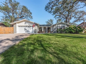 10221  Bay Hills Dr. N., Largo, FL 33774