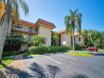 200  Jacaranda Country Club Dr 2B, Plantation, FL 33324