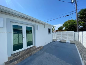 E33  12th Ave, Lower Keys, FL 33040