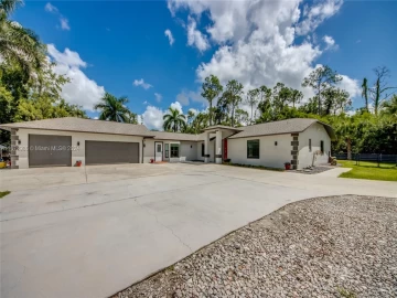 11981  Plantation Road , Fort Myers, FL 33966