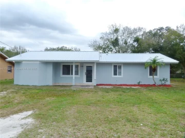 738 NW 21st Lane, Okeechobee, FL 34972