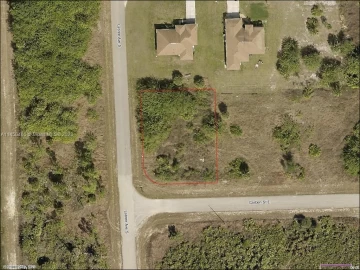 701 E Carbon St E , Lehigh Acres, FL 33974