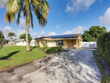 3431  Sapphire Rd, Lake Worth, FL 33462