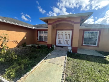 528 NW Placid Ave, Port St. Lucie, FL 34983