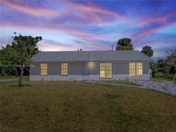 576  4TH PL SW, Vero Beach, FL 32962