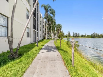 118  Lake Emerald Dr 109, Oakland Park, FL 33309