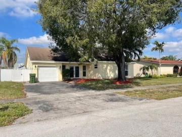 8501 NW 7th St, Pembroke Pines, FL 33024